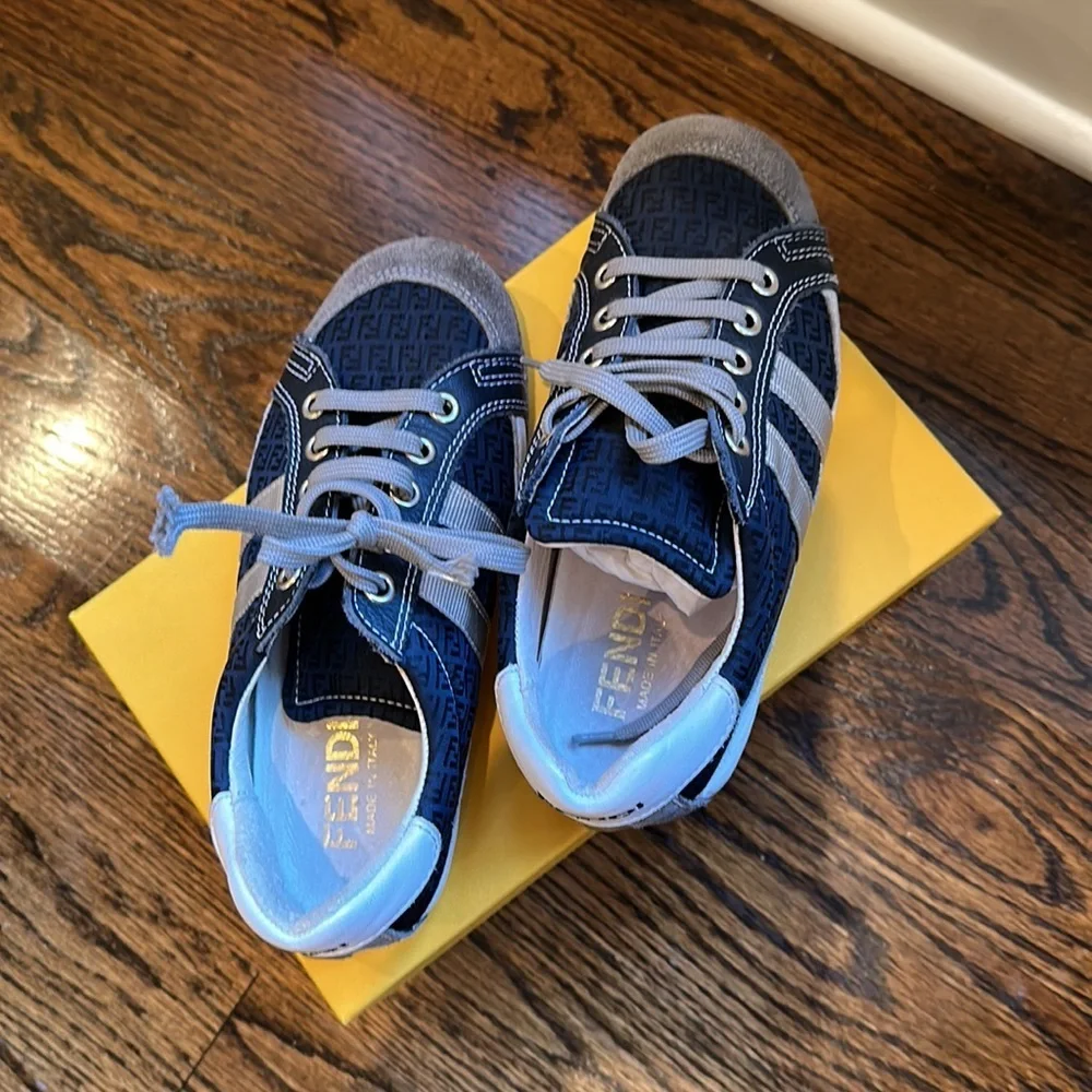 Fendi Kids Sneakers‎ Size 34